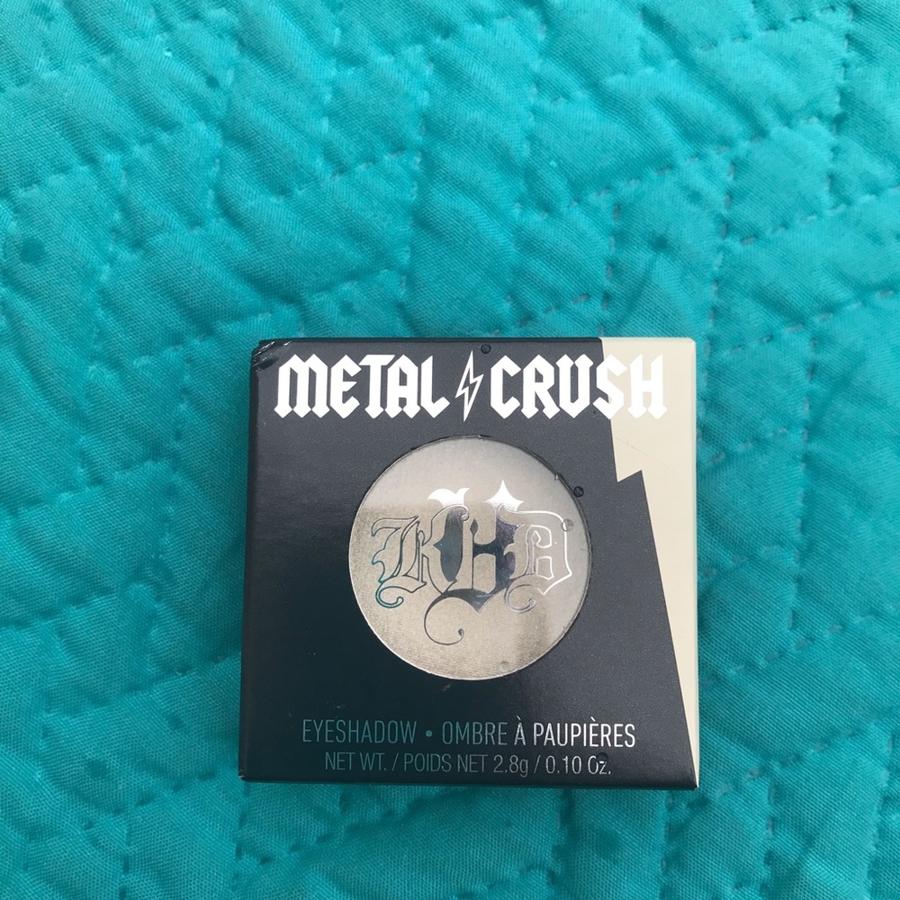 Kat Von D eyeshadow.... thunderstick